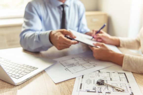 Agence immobilière pour trouver le terrain et suivre la construction d'une maison Polliat 
