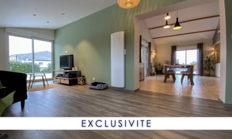 Coin salon ouvert sur la pièce de vie