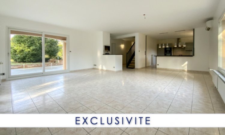 Vente de maison rénovée avec grand terrain piscinable à Revermont 