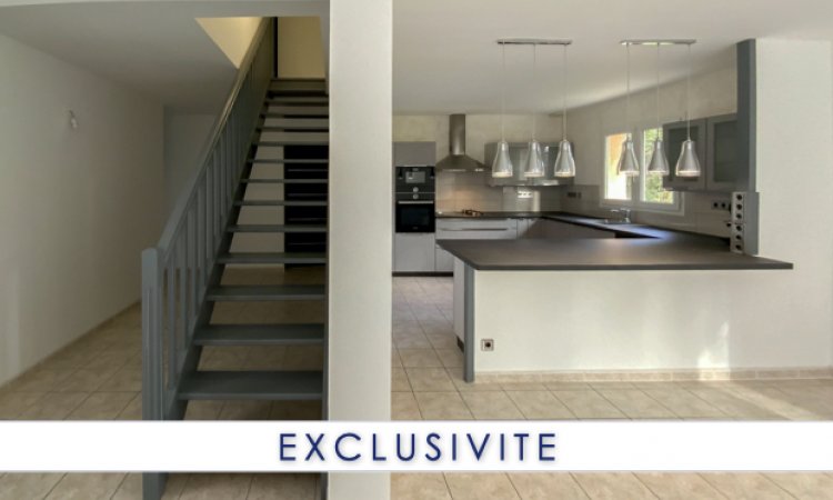 Vente de maison rénovée avec grand terrain piscinable à Revermont 