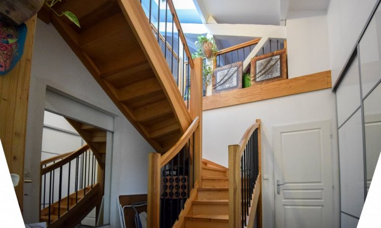 Vente de maison hors lotissement avec grand terrain et piscine à Montrevel-en-Bresse